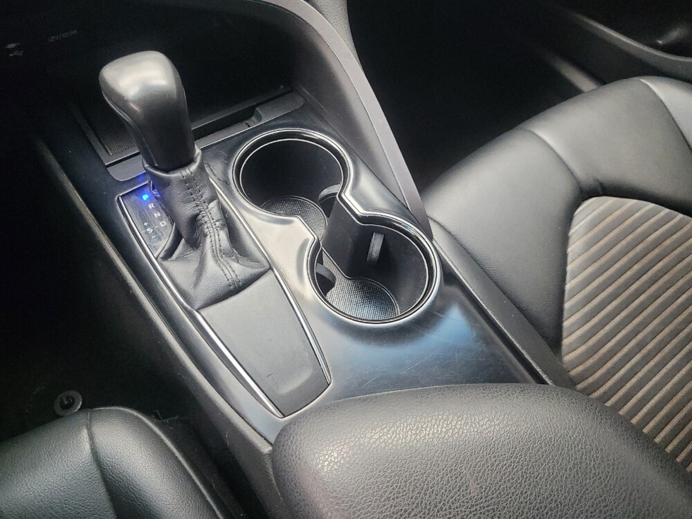 2018 Toyota Camry in Indianapolis, IN 46222 - 18127088 26