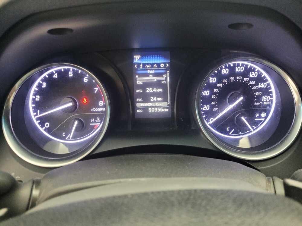 2018 Toyota Camry in Indianapolis, IN 46222 - 18127088 23