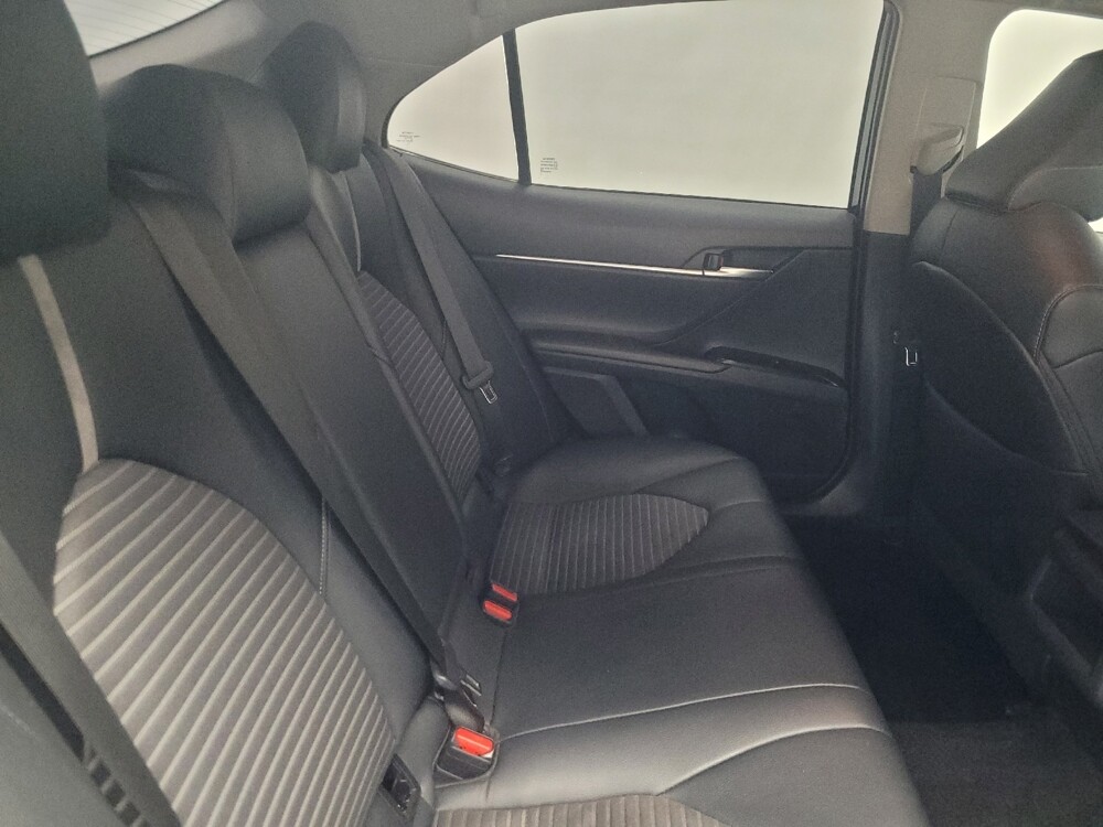 2018 Toyota Camry in Indianapolis, IN 46222 - 18127088 19