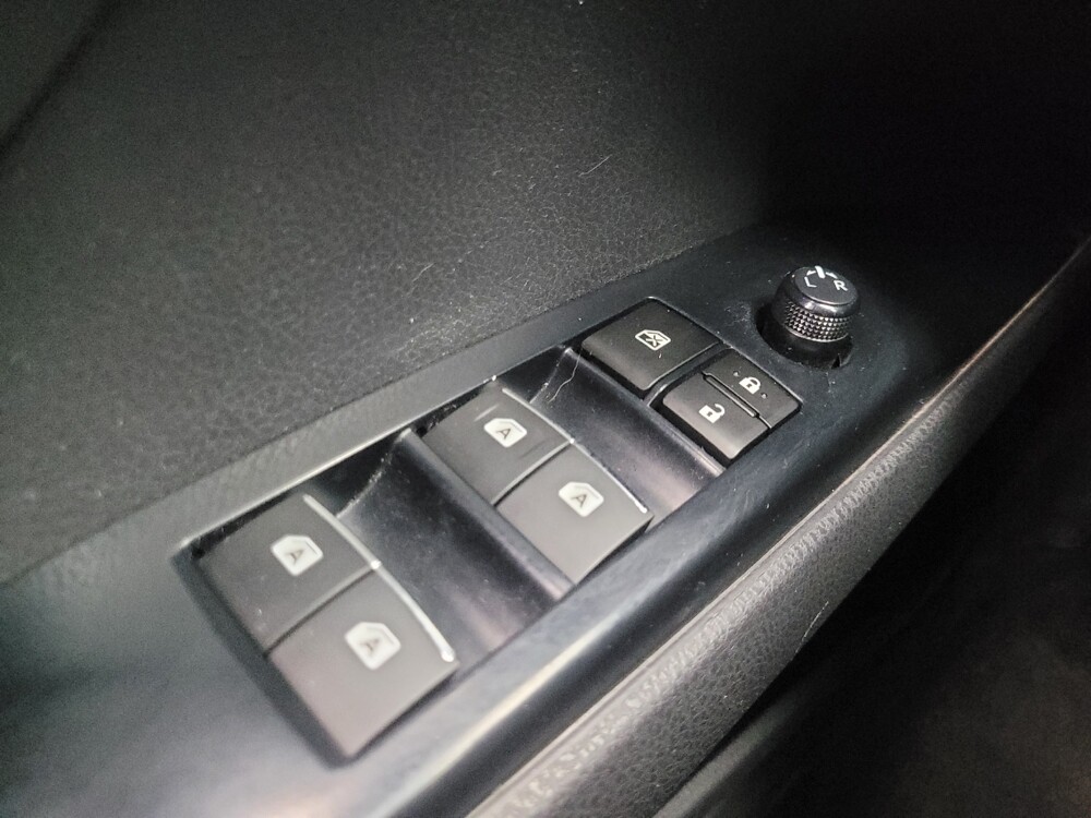 2018 Toyota Camry in Indianapolis, IN 46222 - 18127088 27