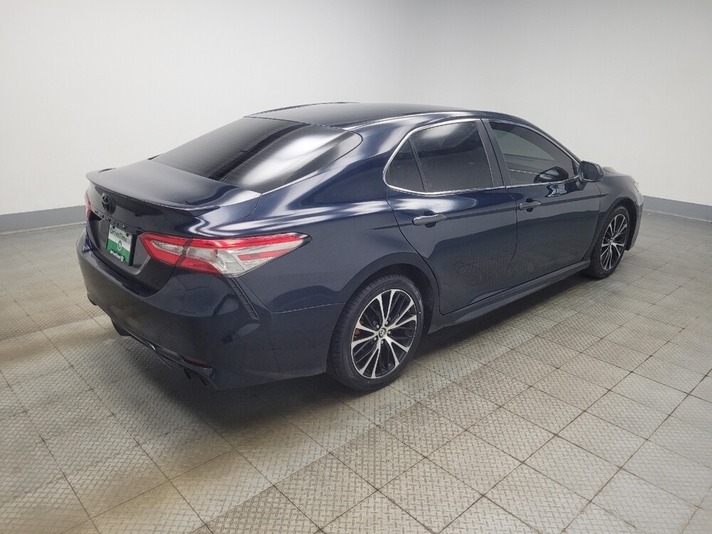 2018 Toyota Camry in Indianapolis, IN 46222 - 18127088 10