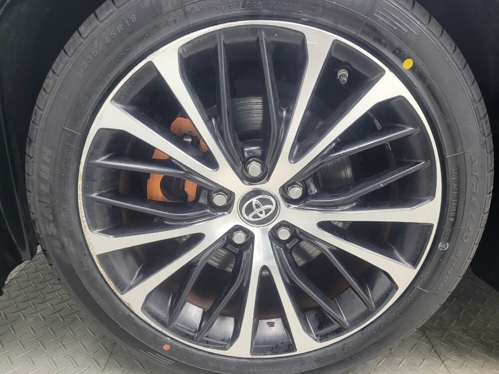 2018 Toyota Camry in Indianapolis, IN 46222 - 18127088 31