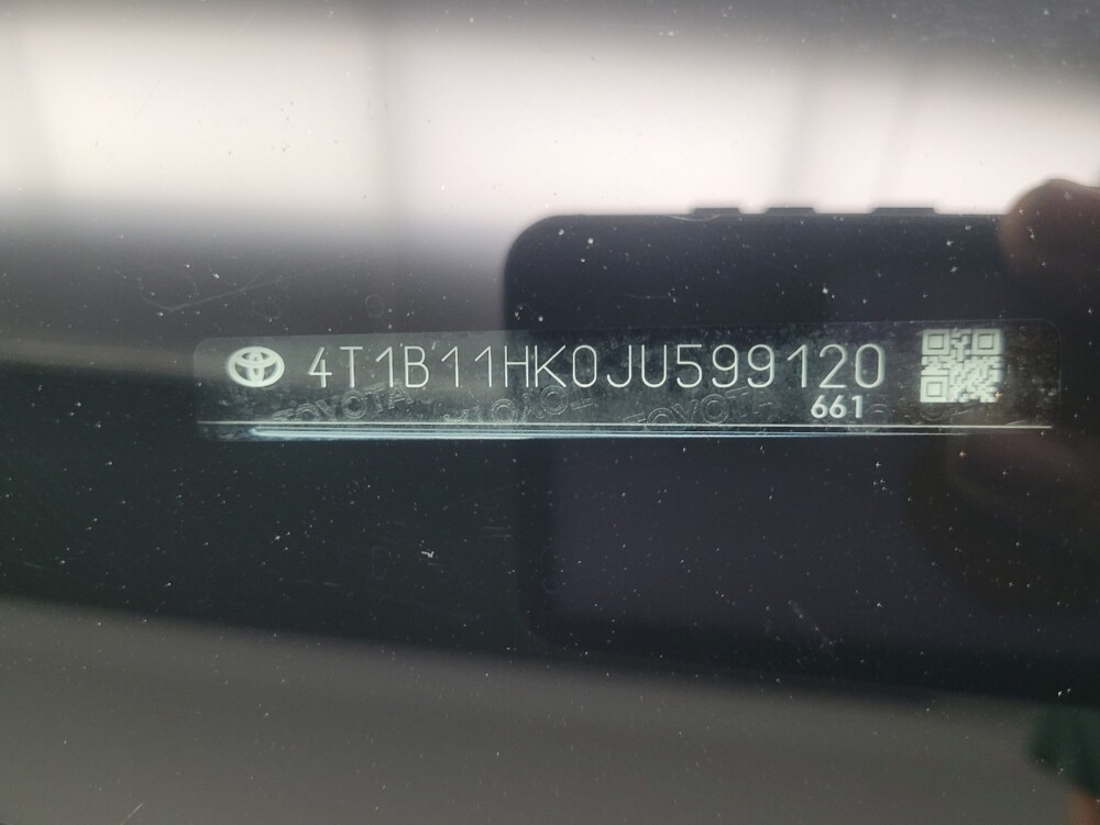 2018 Toyota Camry in Indianapolis, IN 46222 - 18127088 33