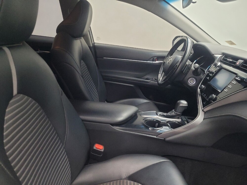 2018 Toyota Camry in Indianapolis, IN 46222 - 18127088 21