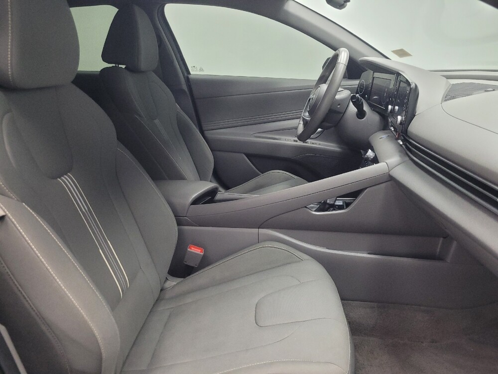2022 Hyundai Elantra in Peoria, IL 61615 - 18127089 21