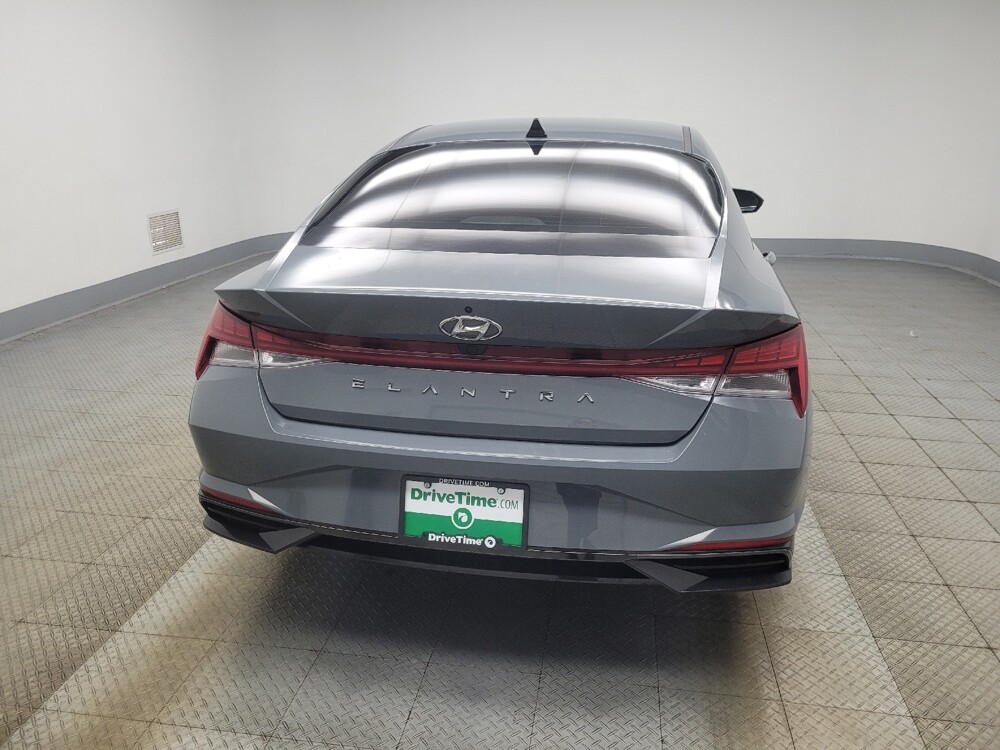 2022 Hyundai Elantra in Peoria, IL 61615 - 18127089 7