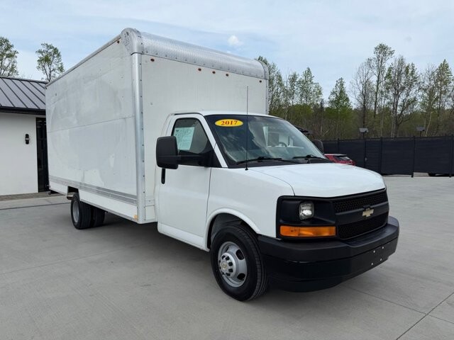 2017 Chevrolet Express 3500 in Knoxville, TN 37920 - 18127103