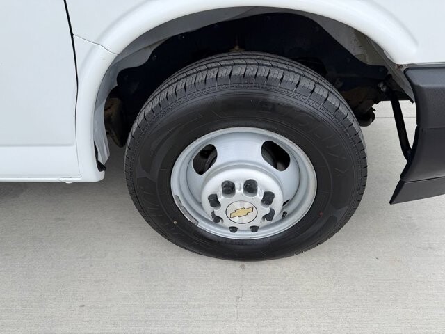 2017 Chevrolet Express 3500 in Knoxville, TN 37920 - 18127103 21