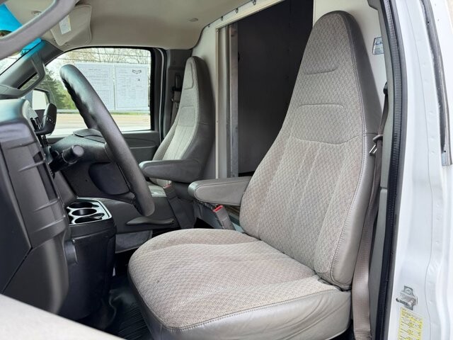 2017 Chevrolet Express 3500 in Knoxville, TN 37920 - 18127103 14