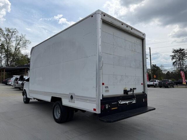 2017 Chevrolet Express 3500 in Knoxville, TN 37920 - 18127103 4