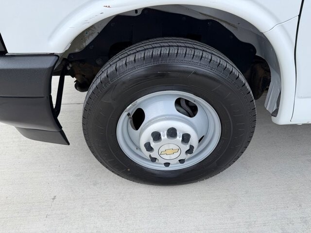 2017 Chevrolet Express 3500 in Knoxville, TN 37920 - 18127103 24