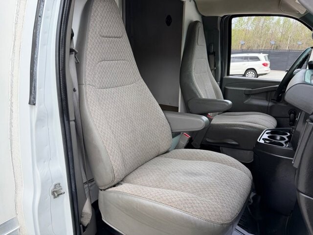 2017 Chevrolet Express 3500 in Knoxville, TN 37920 - 18127103 16