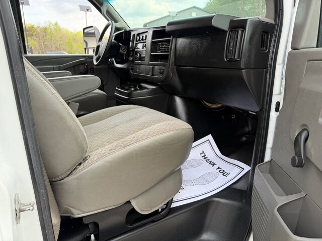 2017 Chevrolet Express 3500 in Knoxville, TN 37920 - 18127103 15