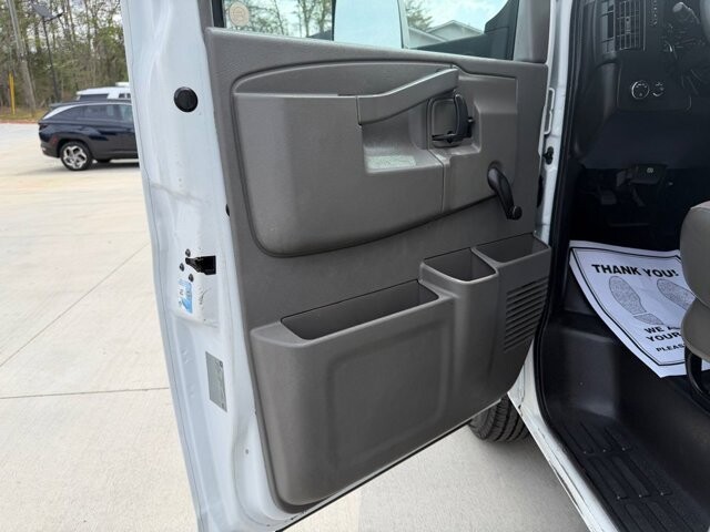 2017 Chevrolet Express 3500 in Knoxville, TN 37920 - 18127103 7