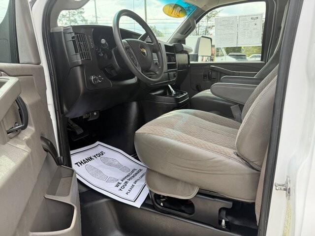 2017 Chevrolet Express 3500 in Knoxville, TN 37920 - 18127103 13