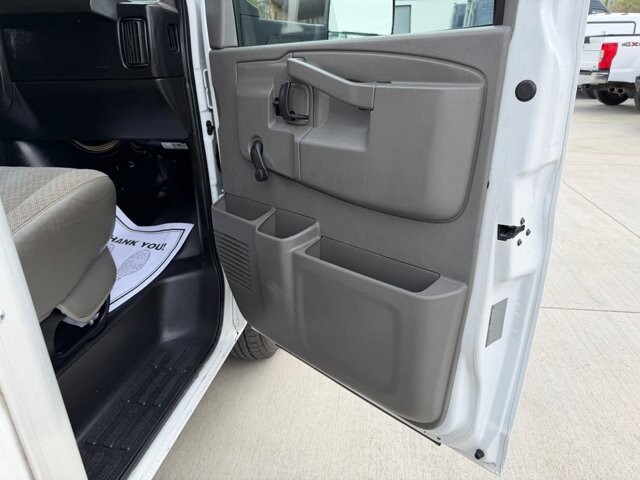 2017 Chevrolet Express 3500 in Knoxville, TN 37920 - 18127103 12