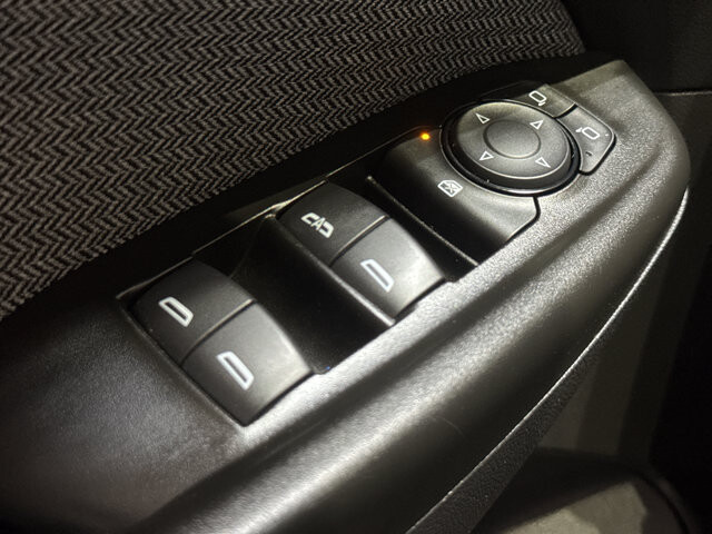 2025 Chevrolet TrailBlazer in Burlington, WI 53105 - 18127129 32