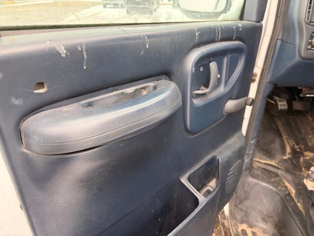 1999 Chevrolet Express 3500 in Wadena, MN 56482 - 18127143 4