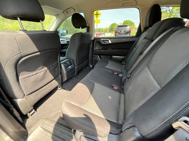 2017 Nissan Pathfinder in Flowery Branch, GA 30542 - 18127146 10