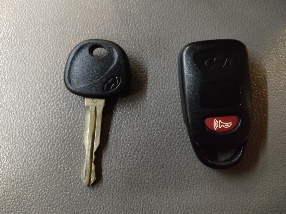 2019 Hyundai Elantra in Greenville, SC 29607 - 18127263 32