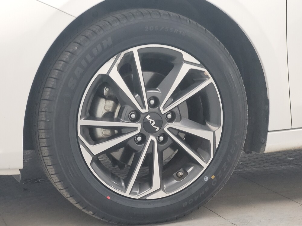 2024 Kia Forte in Memphis, TN 38115 - 18127289 31