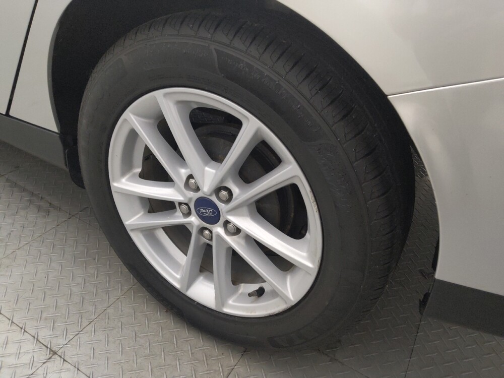 2018 Ford Focus in Houston, TX 77074 - 18127318 31