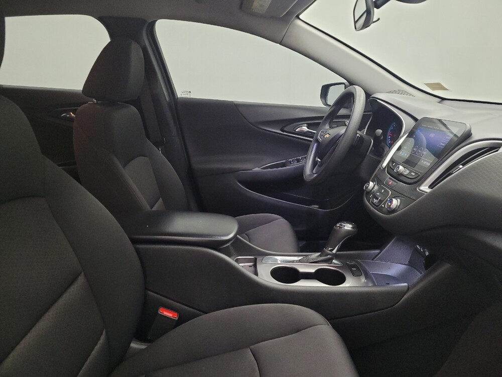 2019 Chevrolet Malibu in Miamisburg, OH 45342 - 18127340 21