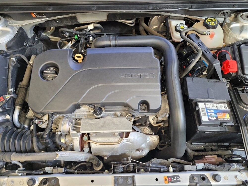 2020 Chevrolet Malibu in Columbus, OH 43228 - 18127342 30