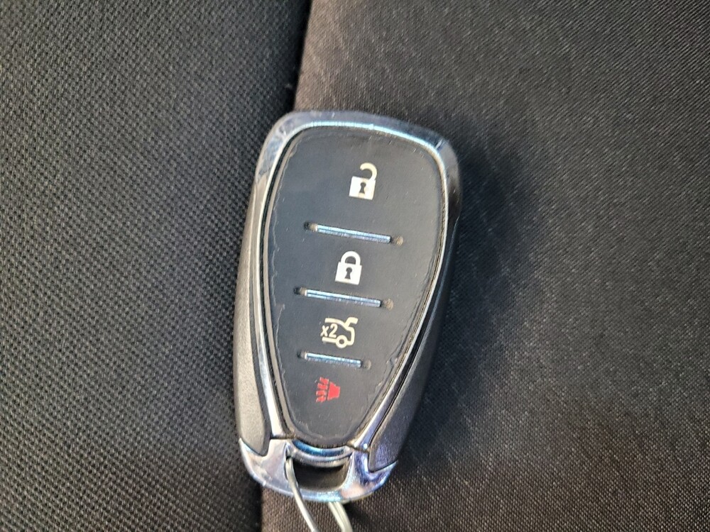 2020 Chevrolet Malibu in Columbus, OH 43228 - 18127342 32