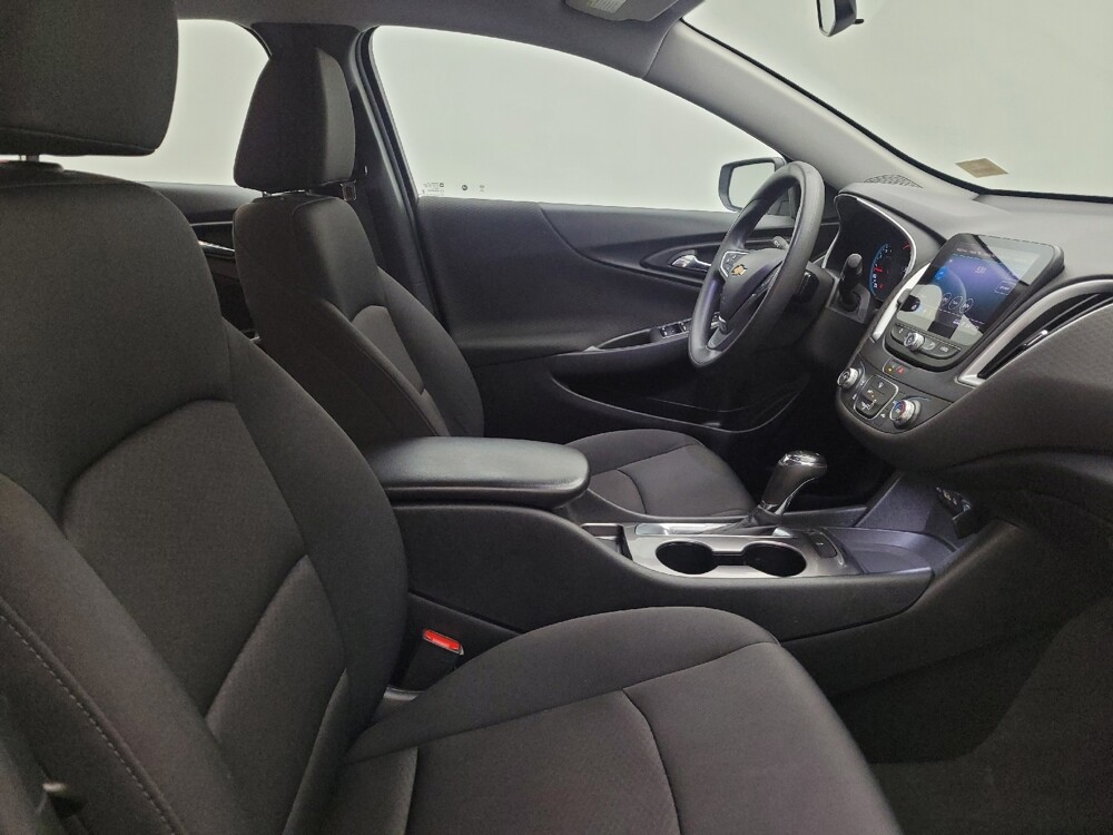 2020 Chevrolet Malibu in Columbus, OH 43228 - 18127342 21