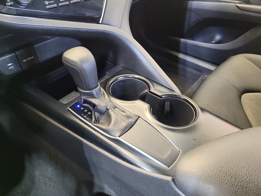 2018 Toyota Camry in Miamisburg, OH 45342 - 18127343 26