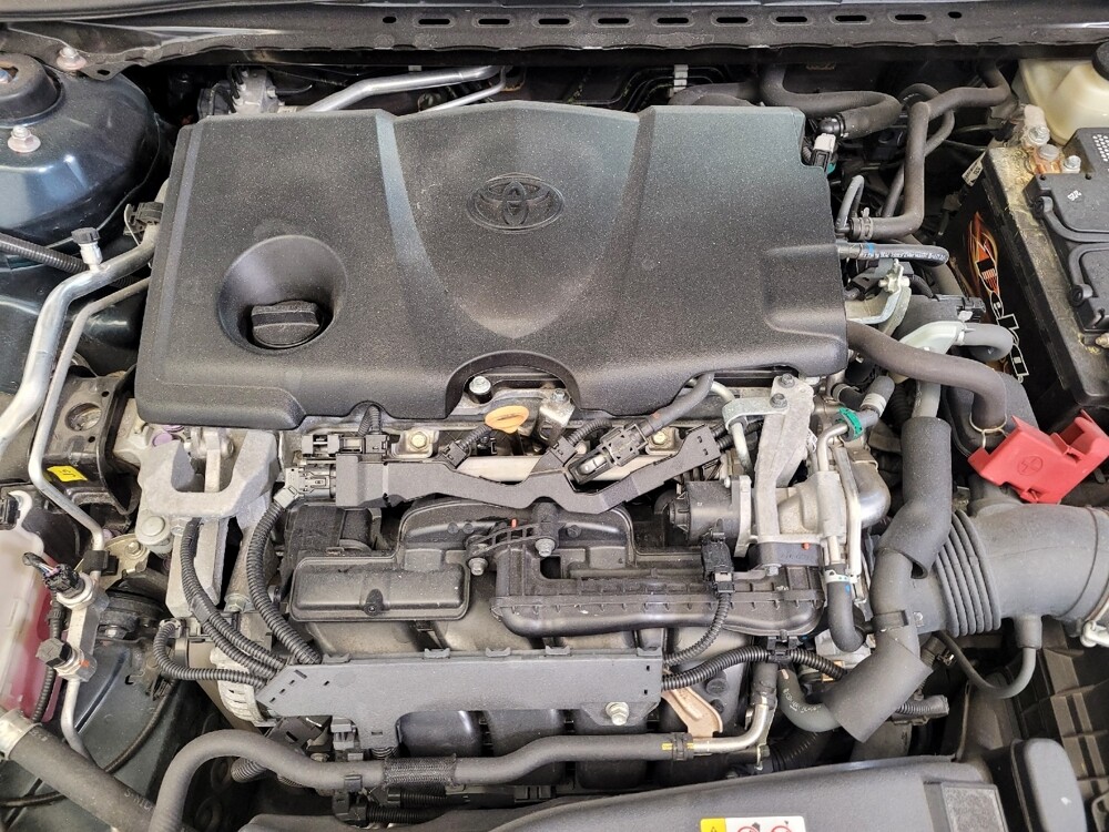 2018 Toyota Camry in Miamisburg, OH 45342 - 18127343 30