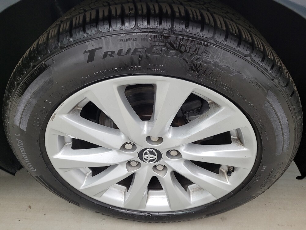 2018 Toyota Camry in Miamisburg, OH 45342 - 18127343 31