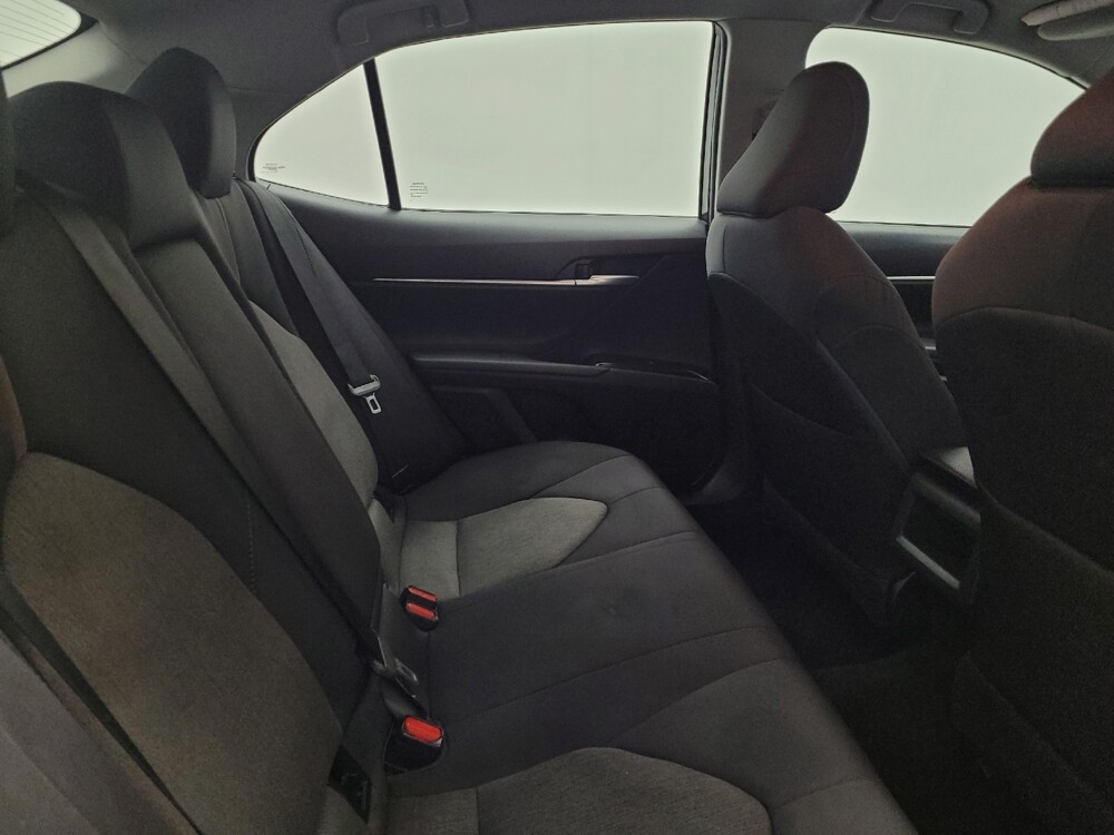 2018 Toyota Camry in Miamisburg, OH 45342 - 18127343 19