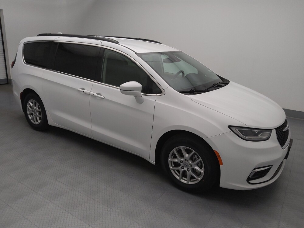 2022 Chrysler Pacifica in St. Louis, MO 63136 - 18127358 11