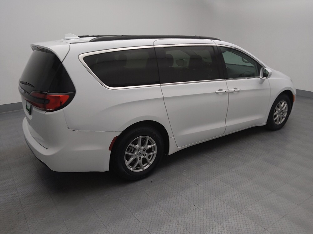 2022 Chrysler Pacifica in St. Louis, MO 63136 - 18127358 10