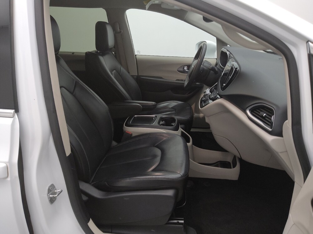 2022 Chrysler Pacifica in St. Louis, MO 63136 - 18127358 21