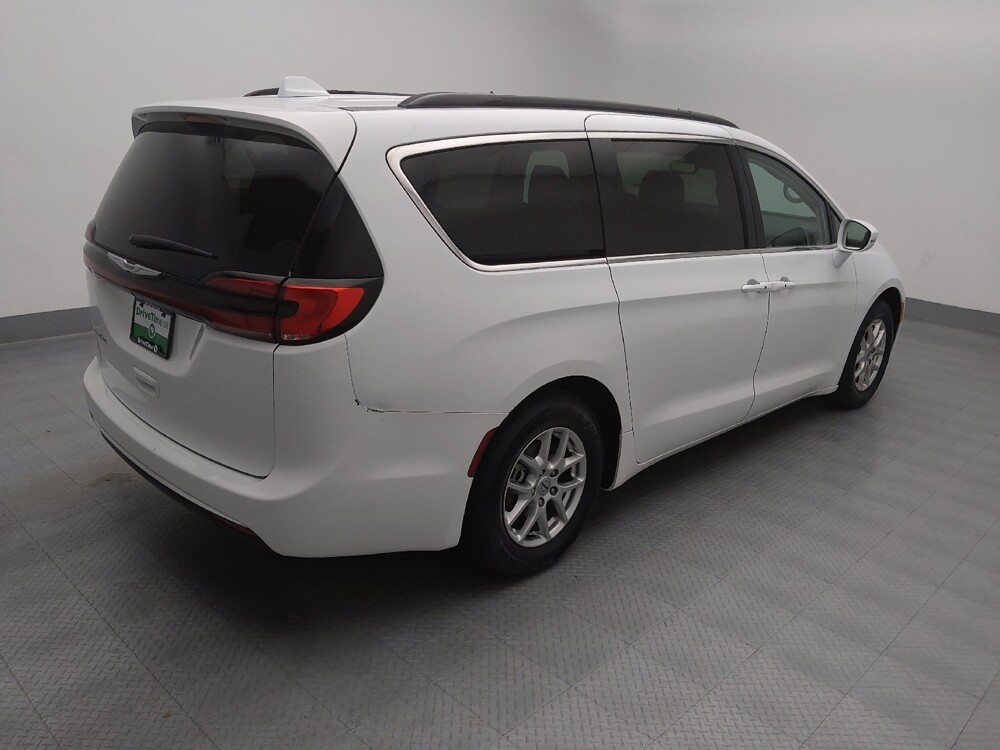 2022 Chrysler Pacifica in St. Louis, MO 63136 - 18127358 9