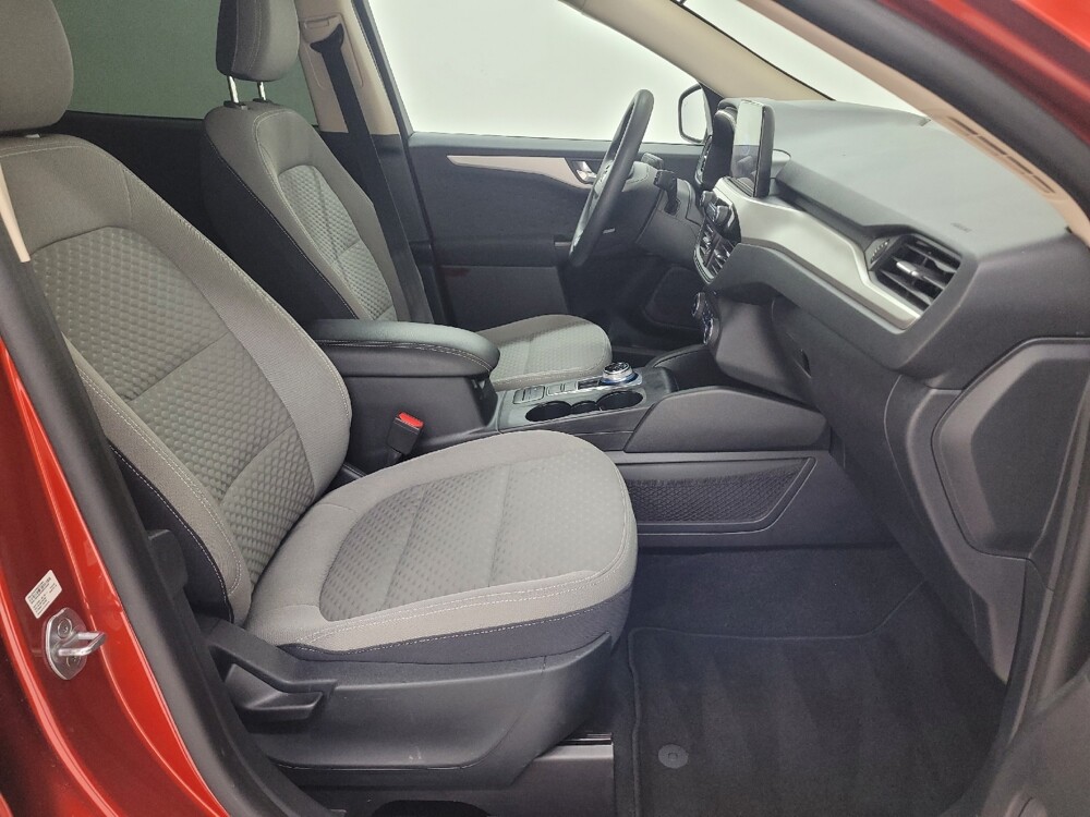 2020 Ford Escape in St. Louis, MO 63125 - 18127361 21