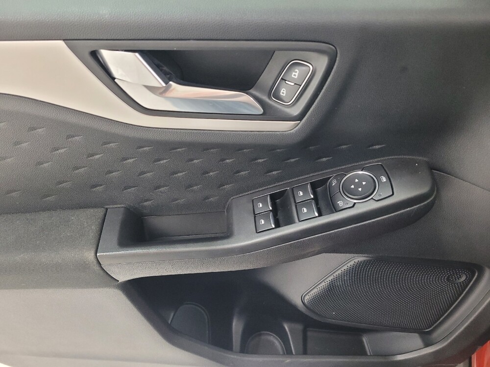 2020 Ford Escape in St. Louis, MO 63125 - 18127361 27