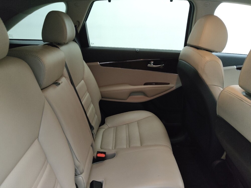 2018 Kia Sorento in Peoria, IL 61615 - 18127372 19
