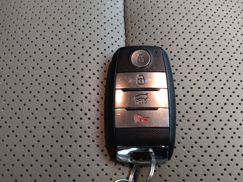 2018 Kia Sorento in Peoria, IL 61615 - 18127372 32