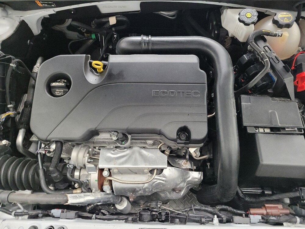 2025 Chevrolet Malibu in Eastpointe, MI 48021 - 18127385 30