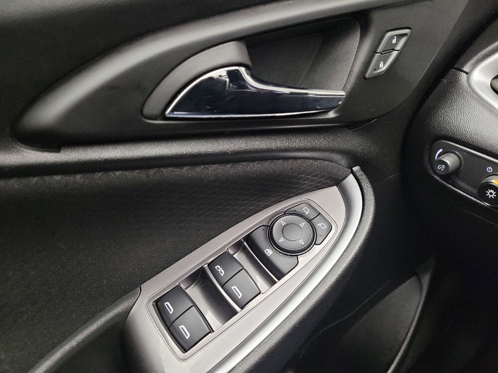 2025 Chevrolet Malibu in Eastpointe, MI 48021 - 18127385 27