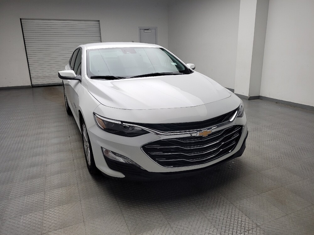 2025 Chevrolet Malibu in Eastpointe, MI 48021 - 18127385 14