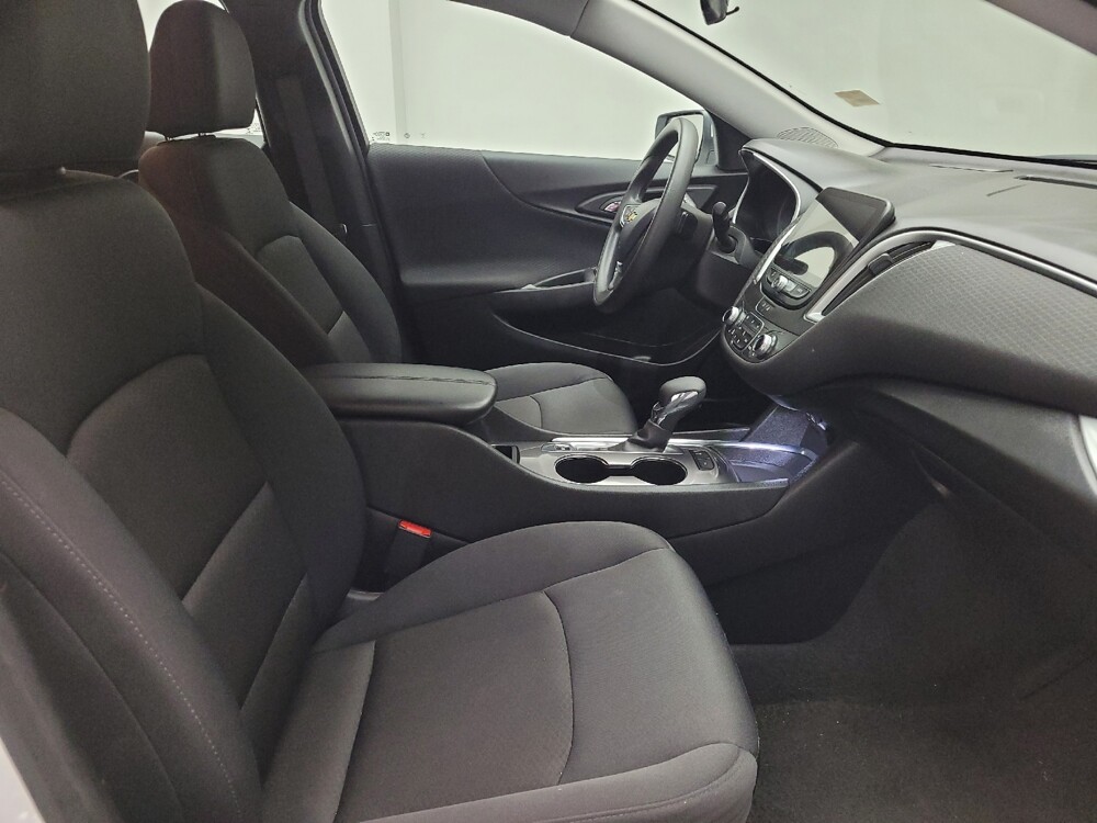 2025 Chevrolet Malibu in Eastpointe, MI 48021 - 18127385 21