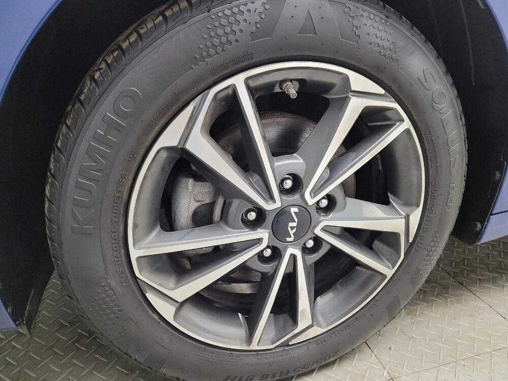 2023 Kia Forte in Eastpointe, MI 48021 - 18127386 31