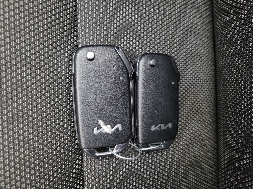 2023 Kia Forte in Eastpointe, MI 48021 - 18127386 32