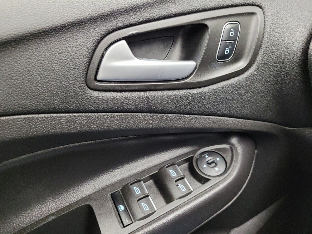 2017 Ford Escape in Taylor, MI 48180 - 18127398 27