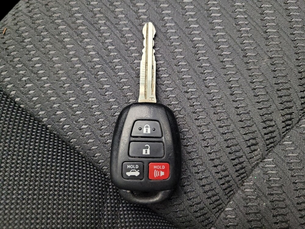 2015 Toyota Camry in Fresno, CA 93726 - 18127443 32